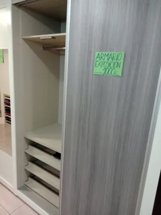 Armario exposición madera