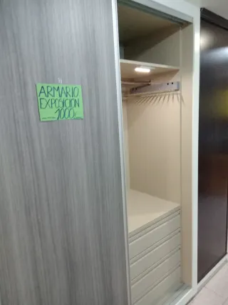 Armario exposición madera