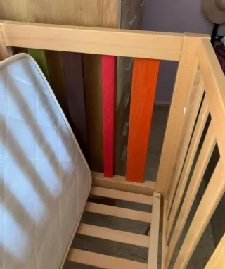 Cuna de madera para bebé