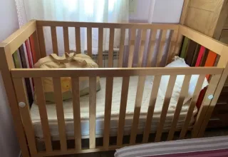Cuna de madera para bebé