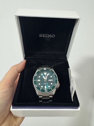 Reloj Seiko 5 Automático Verde y Plateado