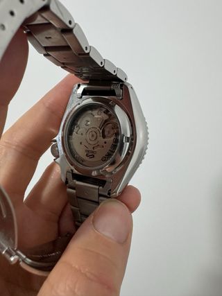 Reloj Seiko 5 Automático Verde y Plateado