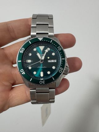 Reloj Seiko 5 Automático Verde y Plateado