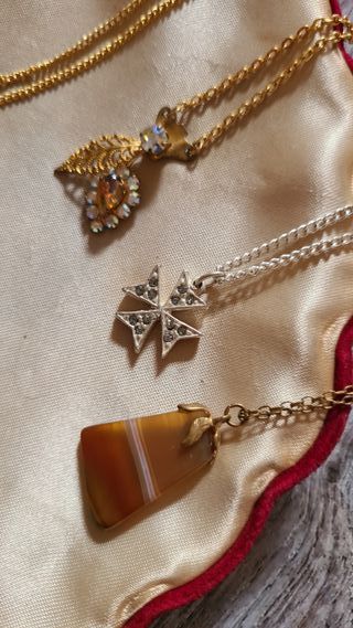 Lotto 4 collane vintage con ciondoli