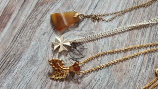 Lotto 4 collane vintage con ciondoli