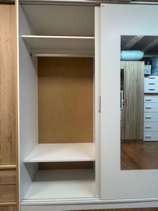 Armario corredero blanco con espejo