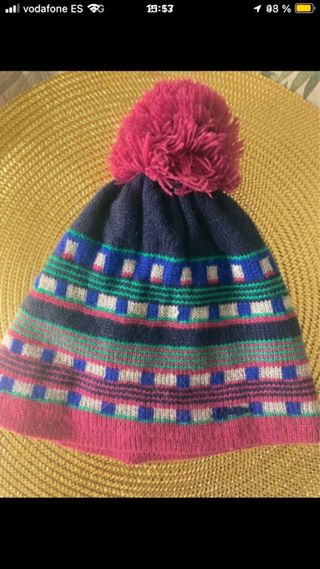 Gorro de lana pompón fucsia
