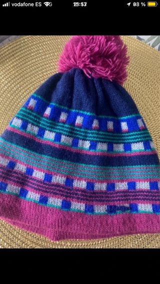Gorro de lana pompón fucsia