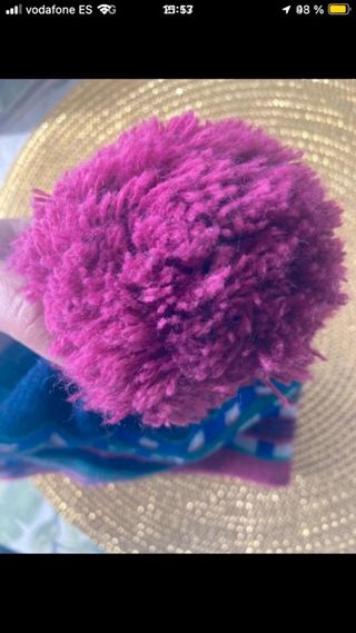 Gorro de lana pompón fucsia