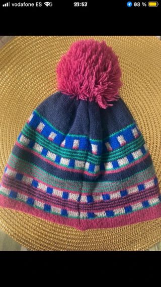 Gorro de lana pompón fucsia
