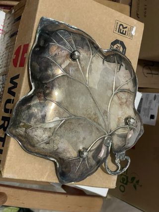 Bandeja de alpaca con asa bañada en plata.