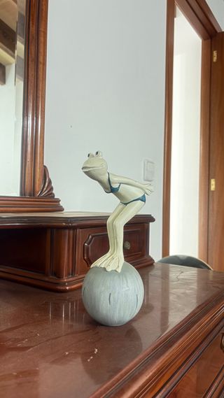 Figura Rana Equilibrista Bikini