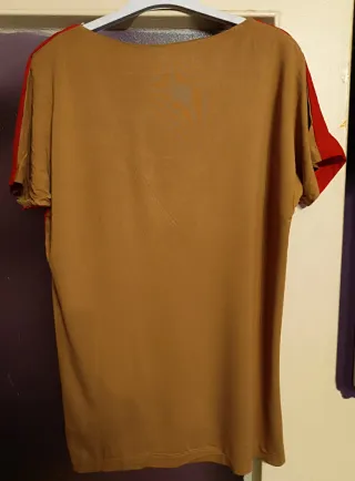 Camiseta manga corta roja y marrón