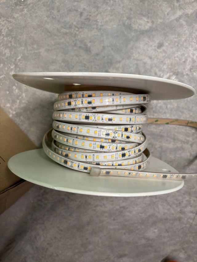 Tira LED 9m 17W/M 2835-110D-220V