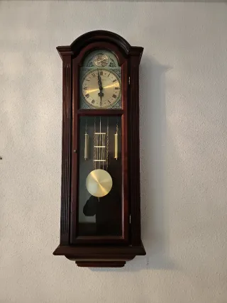 Reloj de Pared Clásico con Péndulo