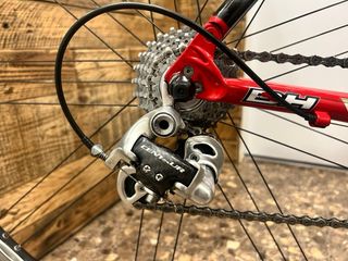 Bicicleta de carretera BH Roja