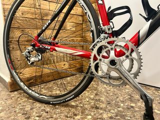 Bicicleta de carretera BH Roja
