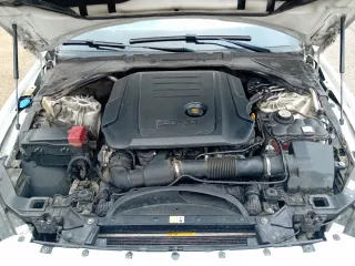 Jaguar XE 2015 averiado URGE