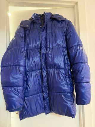 Plumífero Guess largo medio azul