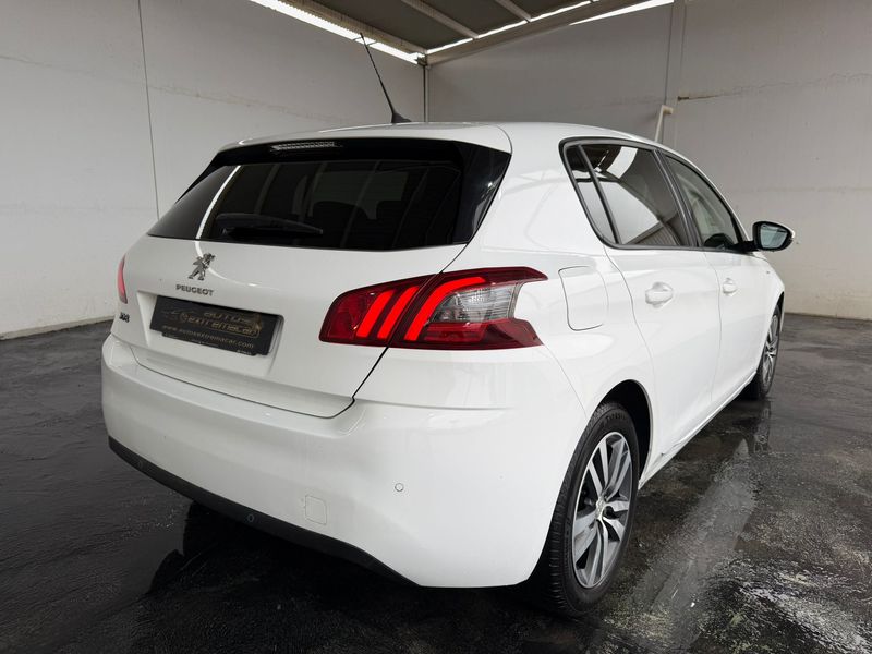 Peugeot 308 2021, foto 9