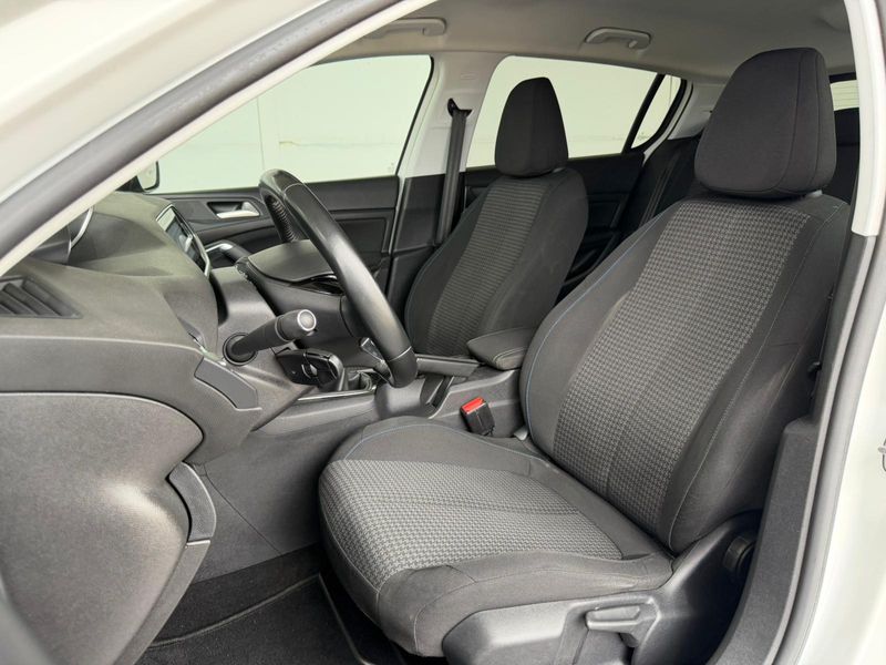 Peugeot 308 2021, foto 13