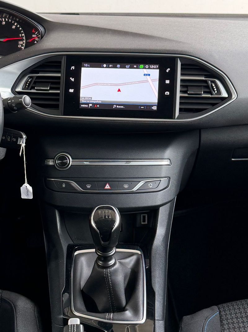 Peugeot 308 2021, foto 15
