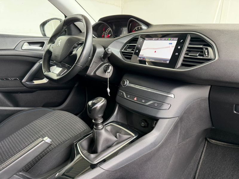 Peugeot 308 2021, foto 17