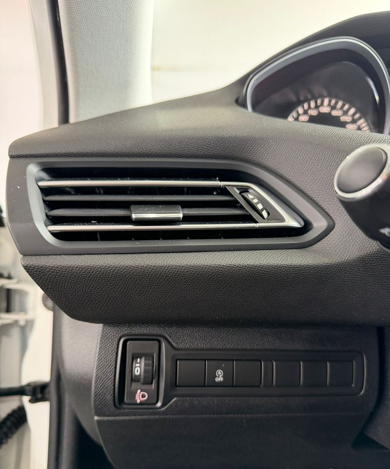 Peugeot 308 2021, foto 21