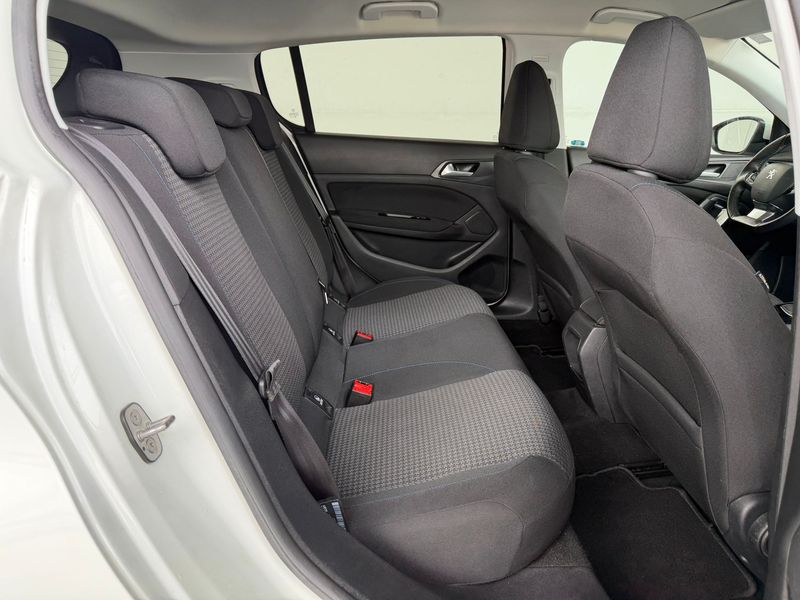 Peugeot 308 2021, foto 34