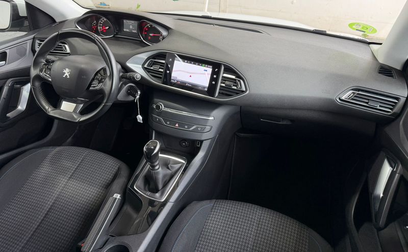 Peugeot 308 2021, foto 31