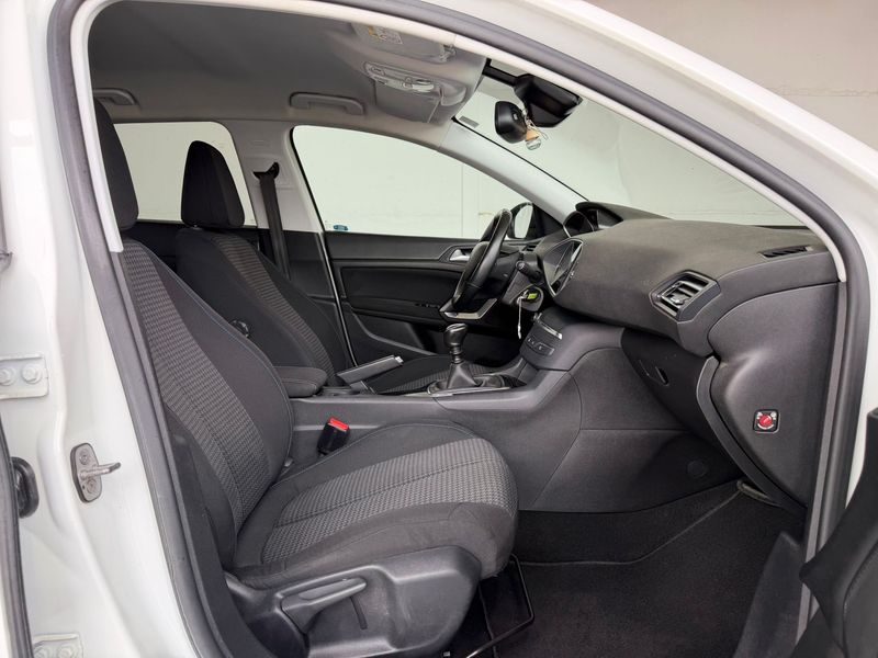 Peugeot 308 2021, foto 32