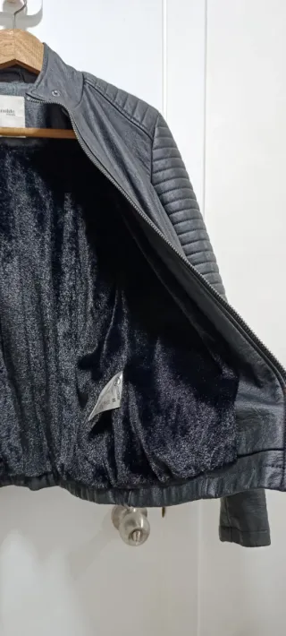 Cazadora polipiel efecto cuero marca Inside.