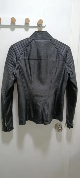 Cazadora polipiel efecto cuero marca Inside.