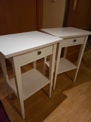 Mesitas de noche blancas de madera