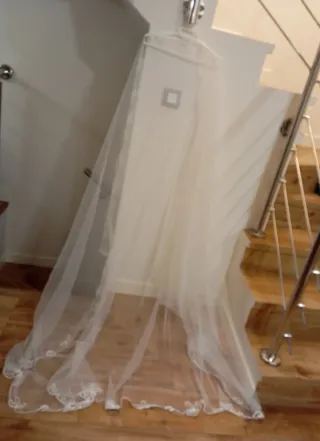 Cancán para vestido de novia, bello y diadema.