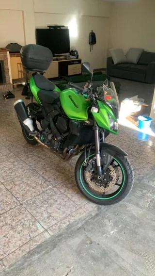 Kawasaki Z750 Naked Negra y Verde