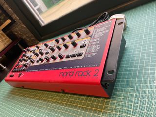 Clavia Nord Lead 2 rack con rack ears - perfecto