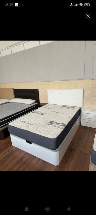 Colchón y canapé de tela