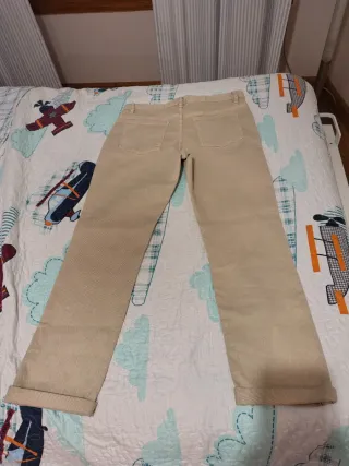 Pantalón vaquero niño beige