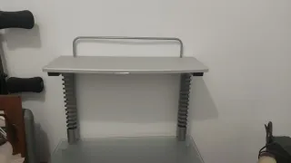 Mesa de ordenador cristal y metal