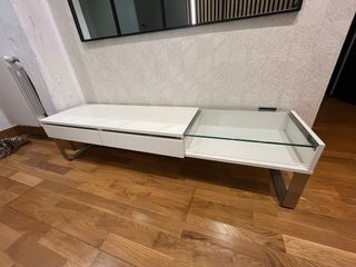 Mueble TV IKEA blanco lacado patas metal