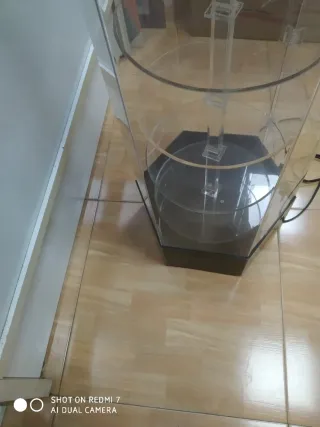 Vitrina giratoria expositora con luz