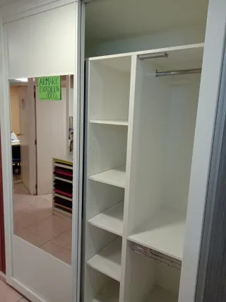 Armario puertas correderas cristal y madera