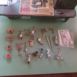 2 Máquinas de Coser Refrey Planas