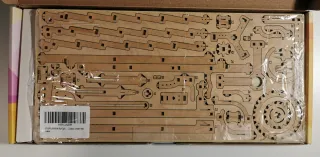 Puzzle 3D de madera de circuito de canicas