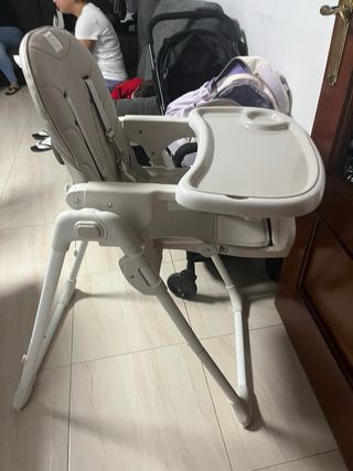 Trona de bebé color gris