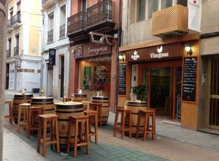 Mesas altas terraza, sillas, taburetes barra bar