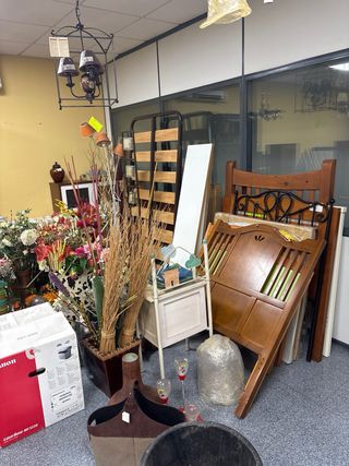 Muebles de madera en liquidación