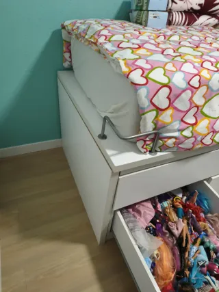 Cama nido 90cm + estanterías a juego