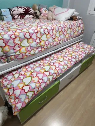 Cama nido 90cm + estanterías a juego
